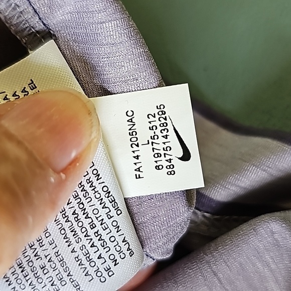 Women's Nike golf shirt NWT. Standard fit large. Purple‎ lavender print. - Picture 10 of 11
